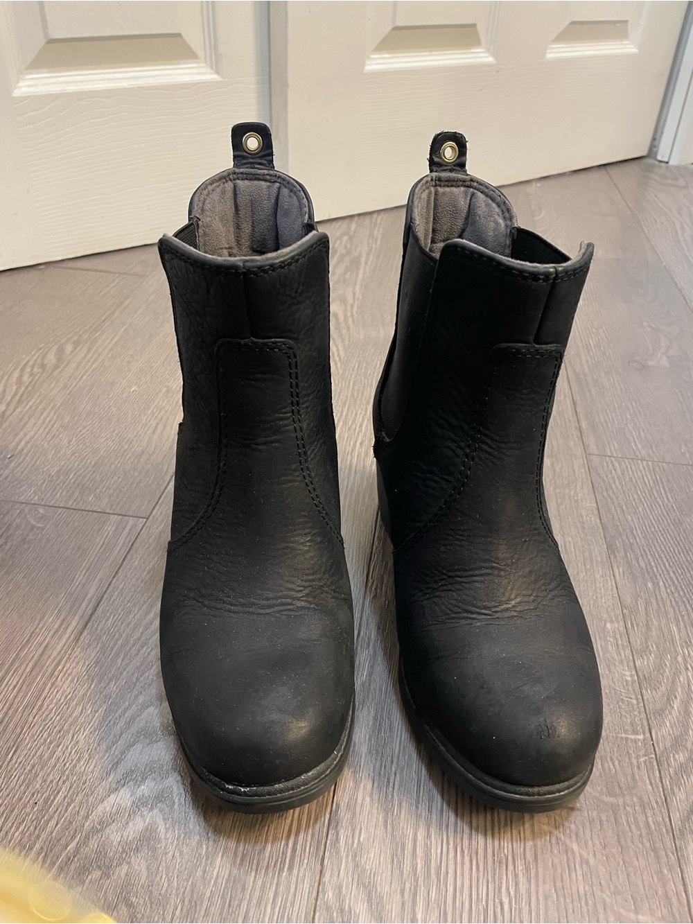 Kodiak Black Leather Ankle Boots